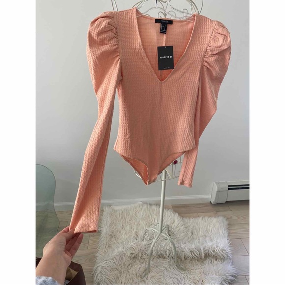 🎉🎉 🎉Host Pick! NWT! Forever 21 Puff Shoulder Houndstooth Knit Bodysuit- Peach - Picture 9 of 12